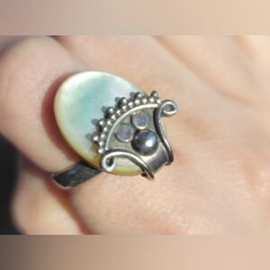 Sterling Silver Mother-of-Pearl Accent Ring - Cream/White  ((ART DECO))